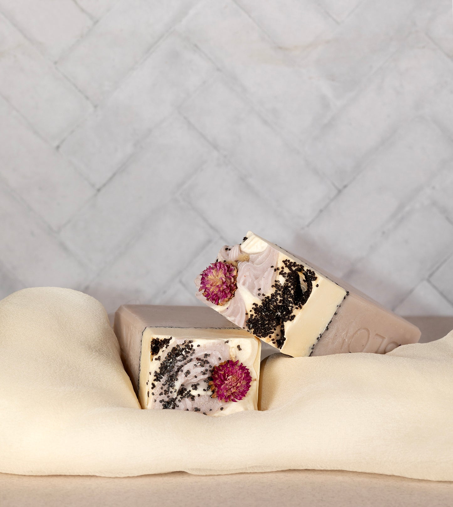 Sabonete Pink Winter - Limão, Salva, Elemi e Gerânio